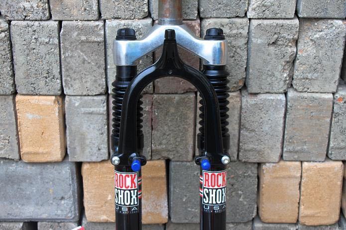 希少】未使用品 アメリカ製 超軽量1.4kg ROCKSHOX Q5 ロックショックス