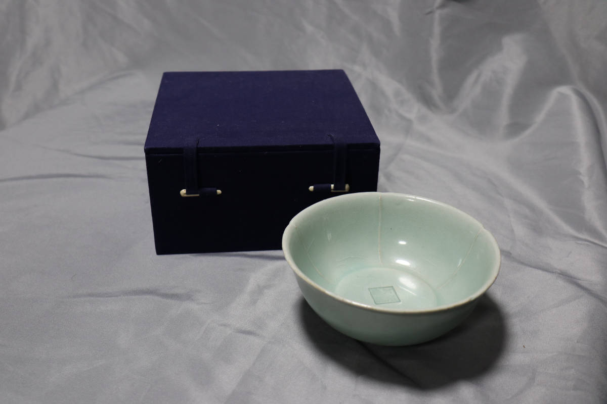 送料無料，新品 中国古美術 唐物 明代 龍泉青磁印花碗 河浜遺范款(明)｜売買されたオークション情報、yahooの商品情報をアーカイブ公開 - オークファン 明