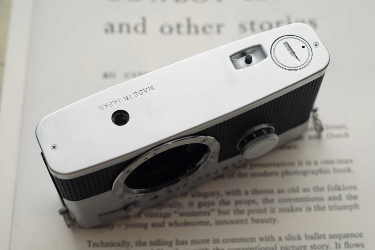 【美品・調整済】　オリンパスペンF 40mm f1.4　付属品付　すぐ撮影出来ます OLYMPUS　PEN 　ハーフサイズ　大口径　フィルムカメラ_5