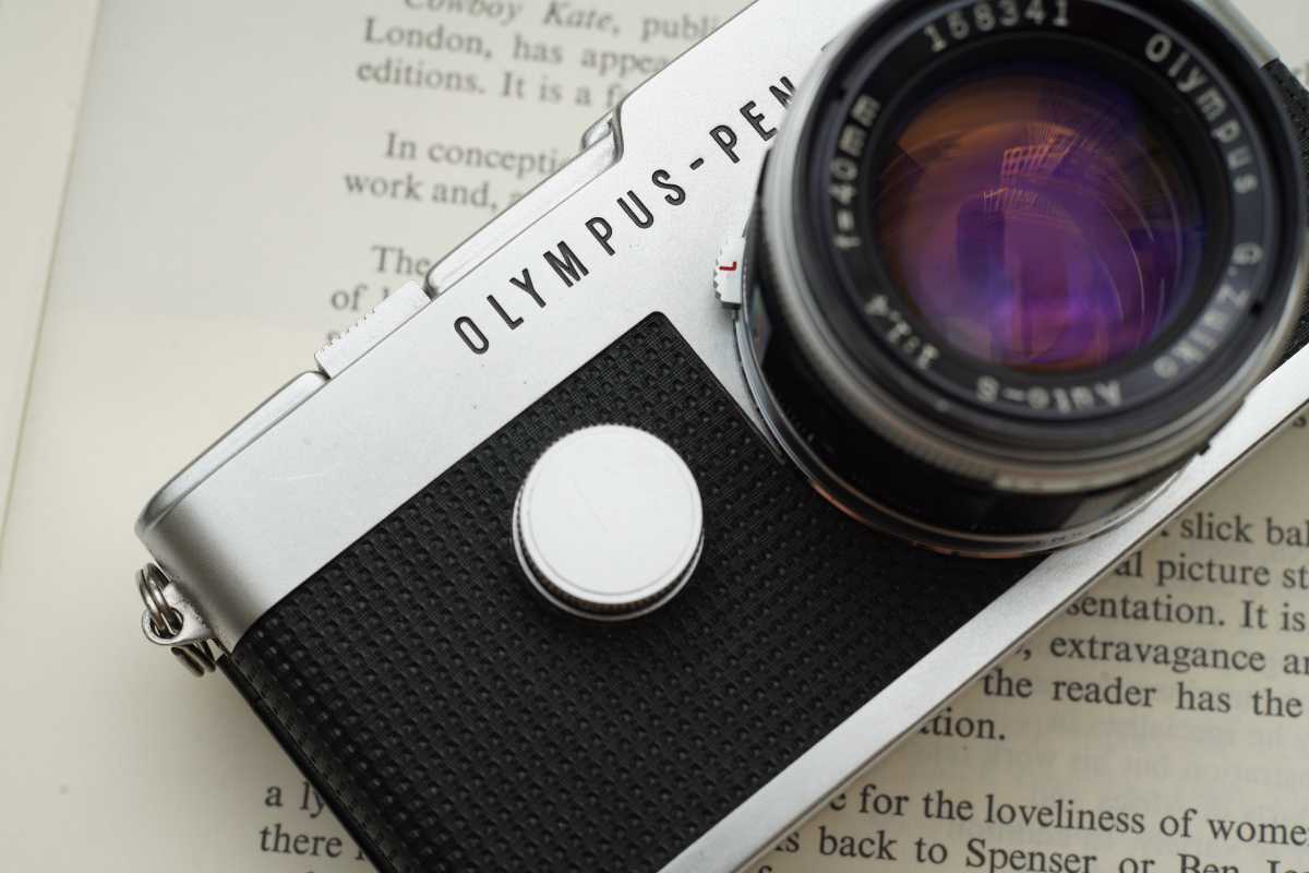 【美品・調整済】　オリンパスペンF 40mm f1.4　付属品付　すぐ撮影出来ます OLYMPUS　PEN 　ハーフサイズ　大口径　フィルムカメラ_6