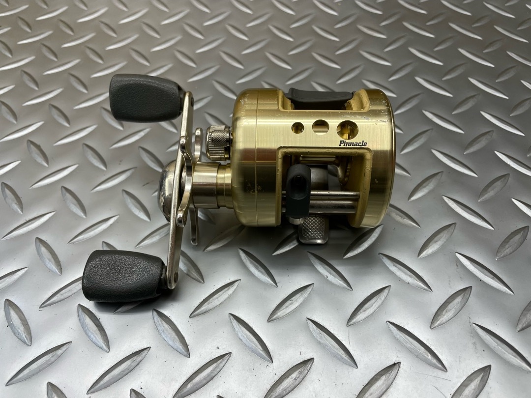 - ピナクルビジョン ベイトリール リミテッド VST10 の落札相場 ☆ピナクル　ビジョン　VST　１０SP　右ハンドル　中古　ケンクラフト☆