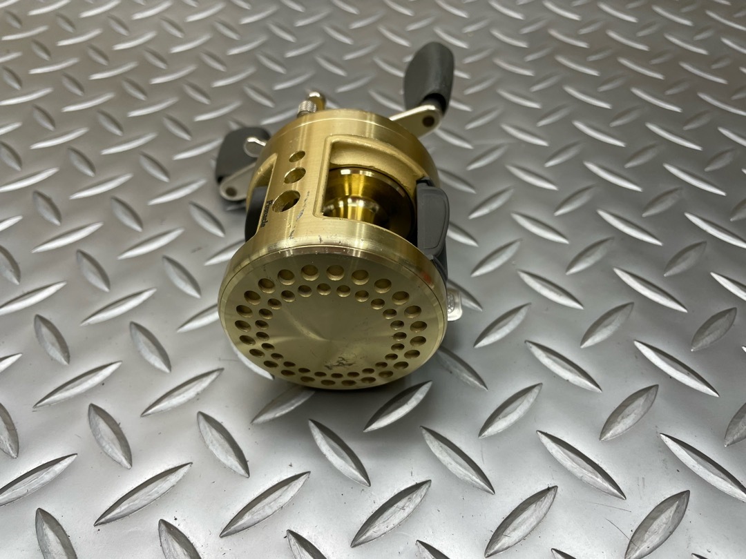 - ピナクルビジョン ベイトリール リミテッド VST10 の落札相場 ☆ピナクル　ビジョン　VST　１０SP　右ハンドル　中古　ケンクラフト☆