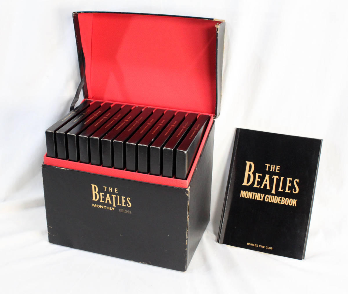 BEATLES MONTHLY THE ガイドブック、盾あり 77冊 (77冊コンプリートBOX