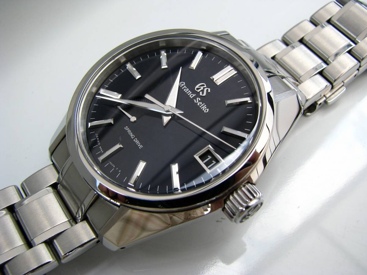 シチズン アテッサ エコ・ドライブ電波時計 AS7100-59E 価格比較