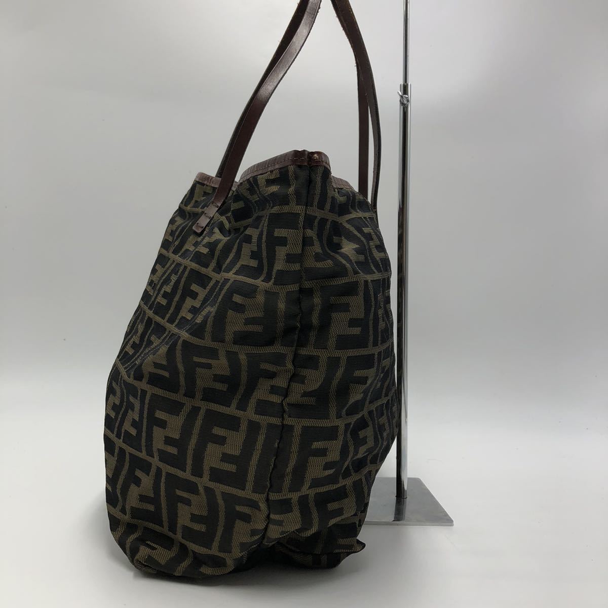 フェンディ トートバッグ FENDI レディース ■ ボストンバッグ 1円『極美品』 FENDI トートバッグ 大容量 ズッカ 肩がけ フェンディ ハンドバッグ ブラウン キャンバス レザー ポーチ付き 軽量 