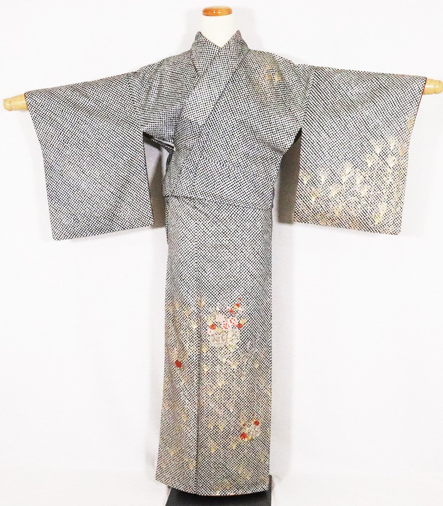 赤字超特価，低価 総絞り訪問着 正絹 黒 白 金箔 大王松 刺繍 花車 牡丹 桔梗 菊 Mサイズ ki27050 着物 シルク オールシーズン(仕立て上がり)｜売買されたオークション情報、yahooの商品情報をアーカイブ公開 - オ 仕立て上がり
