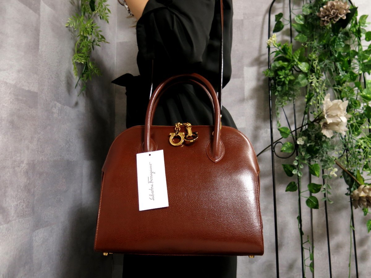 アウトレットの半額 超美品○Salvatore Ferragamo フェラガモ 