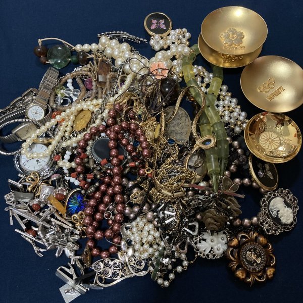 大量 アクセサリーまとめ 約1.5Kg 金メッキ 金盃 パール ネックレス