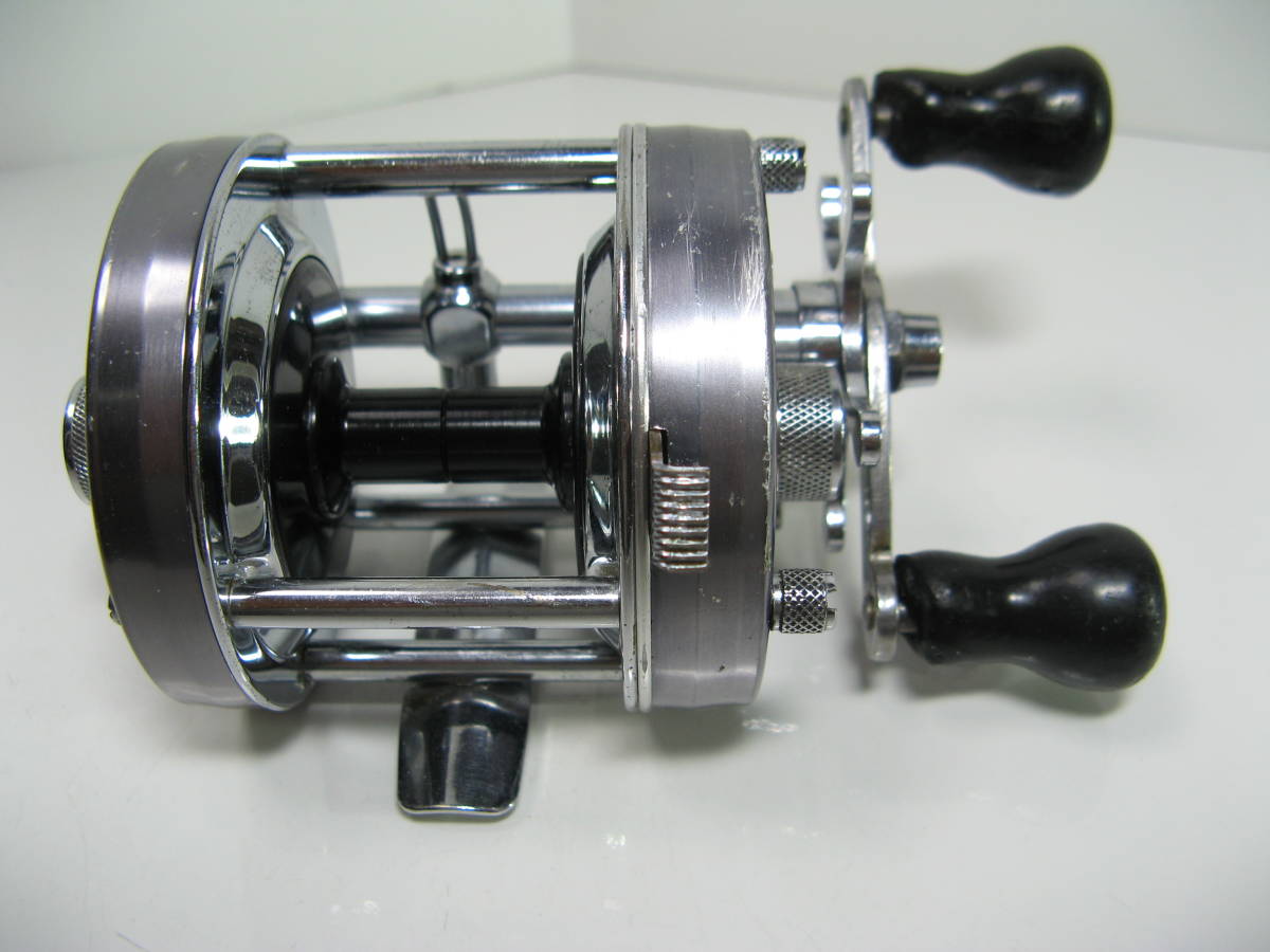 アブガルシア Abu Garcia アブ 5500C アンバサダー ﾊﾟｰﾌﾟﾙ ｱﾝﾊﾞｻﾀﾞｰ5500C リール 釣り用品 パープル 5500CS ガルシア 美品 - ブラック