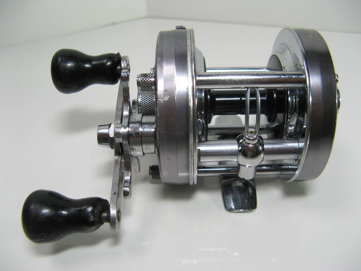 アブガルシア Abu Garcia アブ 5500C アンバサダー ﾊﾟｰﾌﾟﾙ ｱﾝﾊﾞｻﾀﾞｰ5500C リール 釣り用品 パープル 5500CS ガルシア 美品 - ブラック