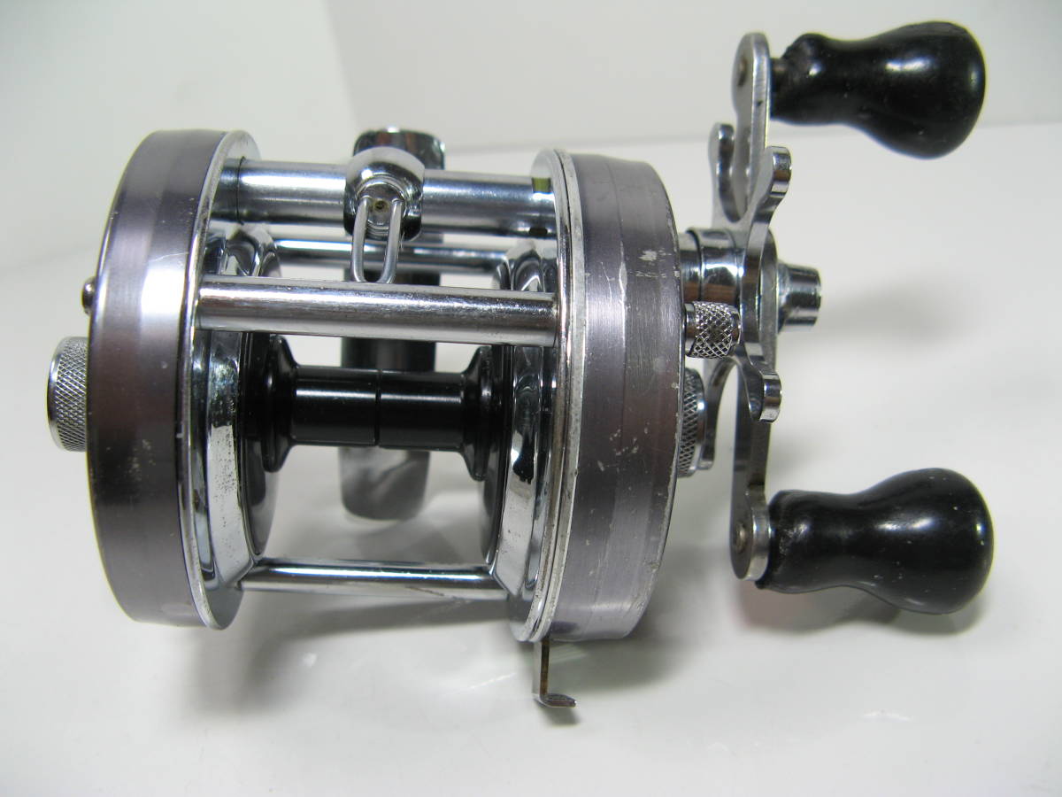 アブガルシア Abu Garcia アブ 5500C アンバサダー ﾊﾟｰﾌﾟﾙ ｱﾝﾊﾞｻﾀﾞｰ5500C リール 釣り用品 パープル 5500CS ガルシア 美品 - ブラック