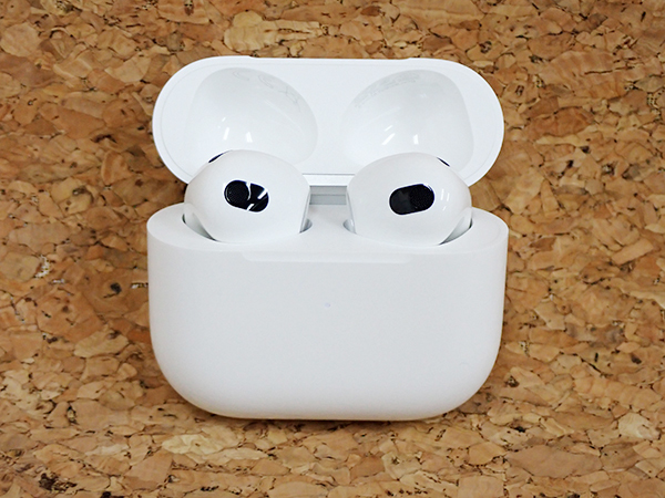 AirPods Apple 第3世代 MME73J&frasl;A エアーポッズ 公式通販 Apple純正 (第3世代) イヤホン MME73J⁄A 右 : AirPods(第3世代) Airpods 家電＆カメラ 国内正規品