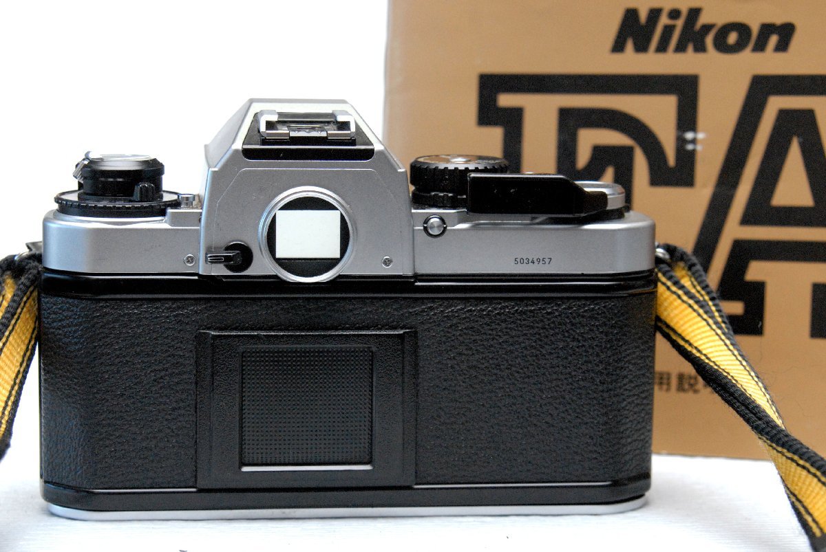 Nikon ニコン 人気の高級一眼レフカメラ FA（銀）ボディ+（取説付） 希少・綺麗な作動品　（腐食無し） ニコン Nikon 人気の高級一眼レフカメラ F ボディ FE（黒）ボディ