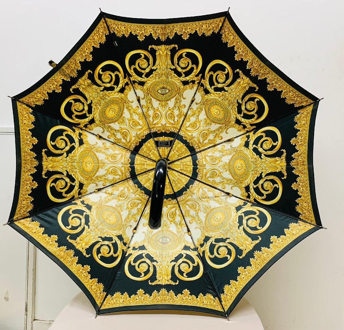 t4701 ジャンニ ヴェルサーチ 長傘 雨傘 洋傘 アンブレラ 日本製 カーボン骨使用 60cm イエローxブラック IDEAL GIANNI VERSACE GIANNI ジャンニヴェルサーチ 長傘 価格 小物低 の落札相場・落札価格