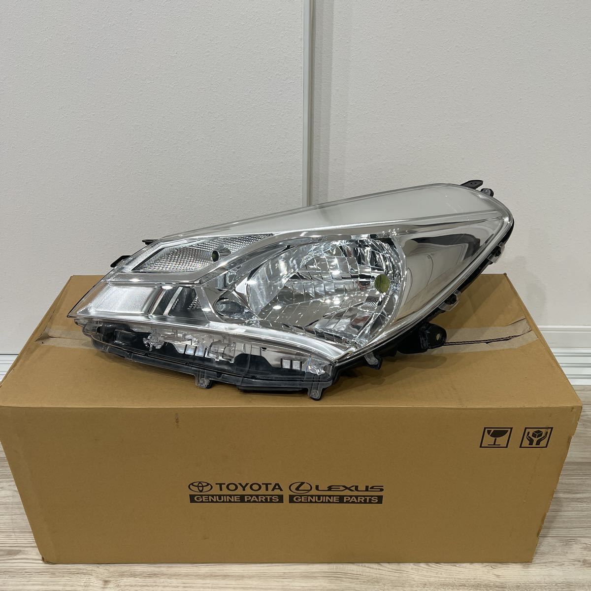 送料無料，HOT トヨタ 純正 NSP130 KSP130 ヴィッツ 後期 左 ヘッドライト ハロゲン ヘッドランプ(ヘッドライト)｜売買されたオークション情報、yahooの商品情報をアーカイブ公開 - オークファン トヨタ用