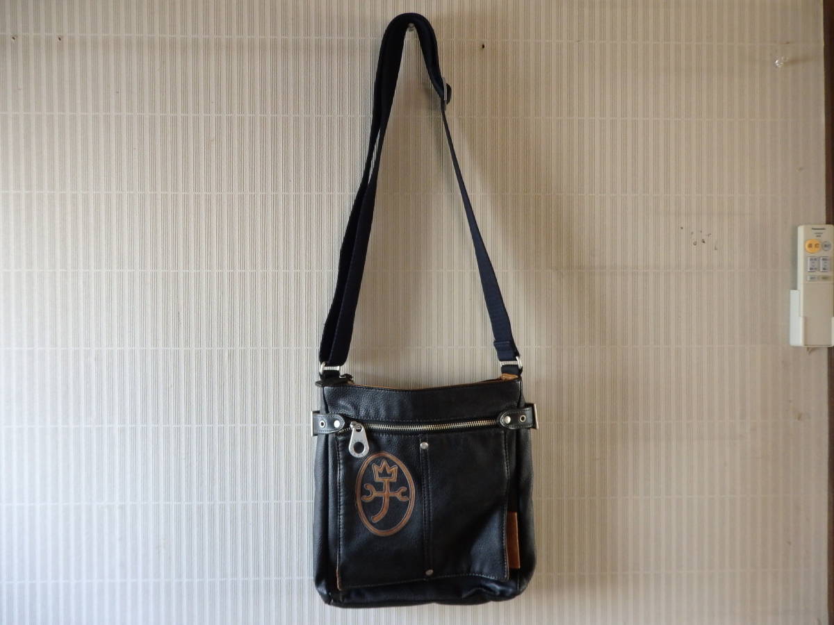 正規品，HOT CASTELBAJAC カステルバジャック メンズ ショルダーバッグ 斜め掛け クロスボディ ブラック 黒(男性用)｜売買されたオークション情報、yahooの商品情報をアーカイブ公開 - オークファン 男性用