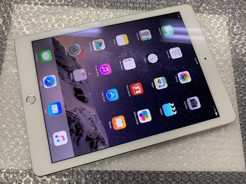 BW577 au iPad Air 第2世代 Wi-Fi+Cellular A1567 シルバー 16GB 判定○
