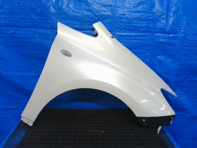 ウィッシュ DBA-ZGE20G 右Fフェンダー 070 ホワイトパールクリスタルシャイン 53811-68030