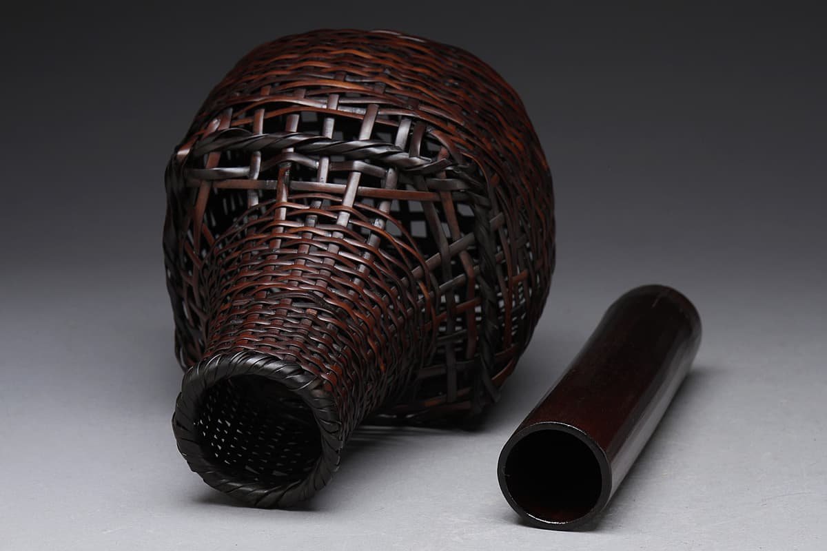 初代 煤竹提梁平花盛籃⁄竹籠 U385｜骨董店 のびる 前田竹房斎造 古美術