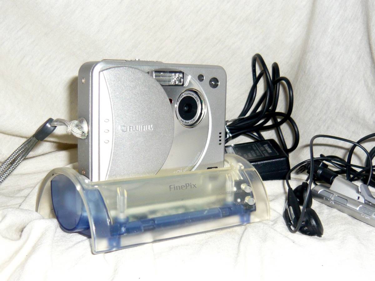 FUJIFILM FinePix 50i（220万画素）バッテリー・クレードル・ACアダプタ・音声再生用リモコン他付 FinePix - Yahoo!オークション Camera Digital USB