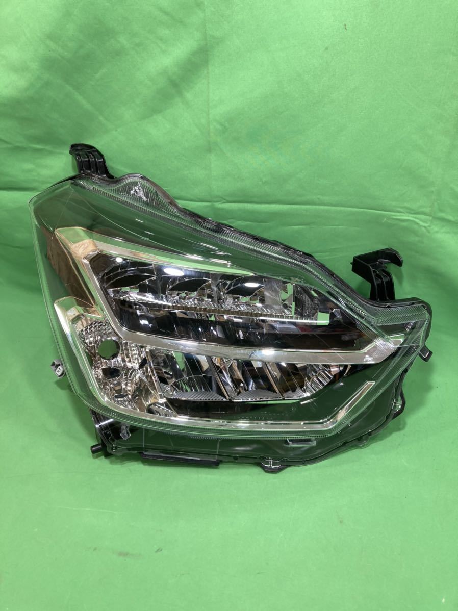 ダイハツ ミライース LA350S LA360S 右ヘッドライト LEDタイプ フチ補修とすり傷があります コイト 100-69042 個人宅配送不可