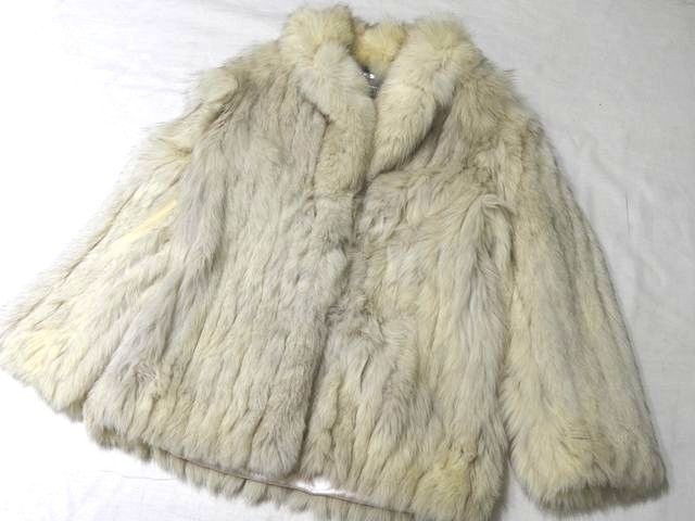 SAGA FURS ホワイト系毛皮ハーフコート オススメ！！ saga コートの通販 fox 毛皮 (シルバー⁄銀色系)のフリマアイテム一覧