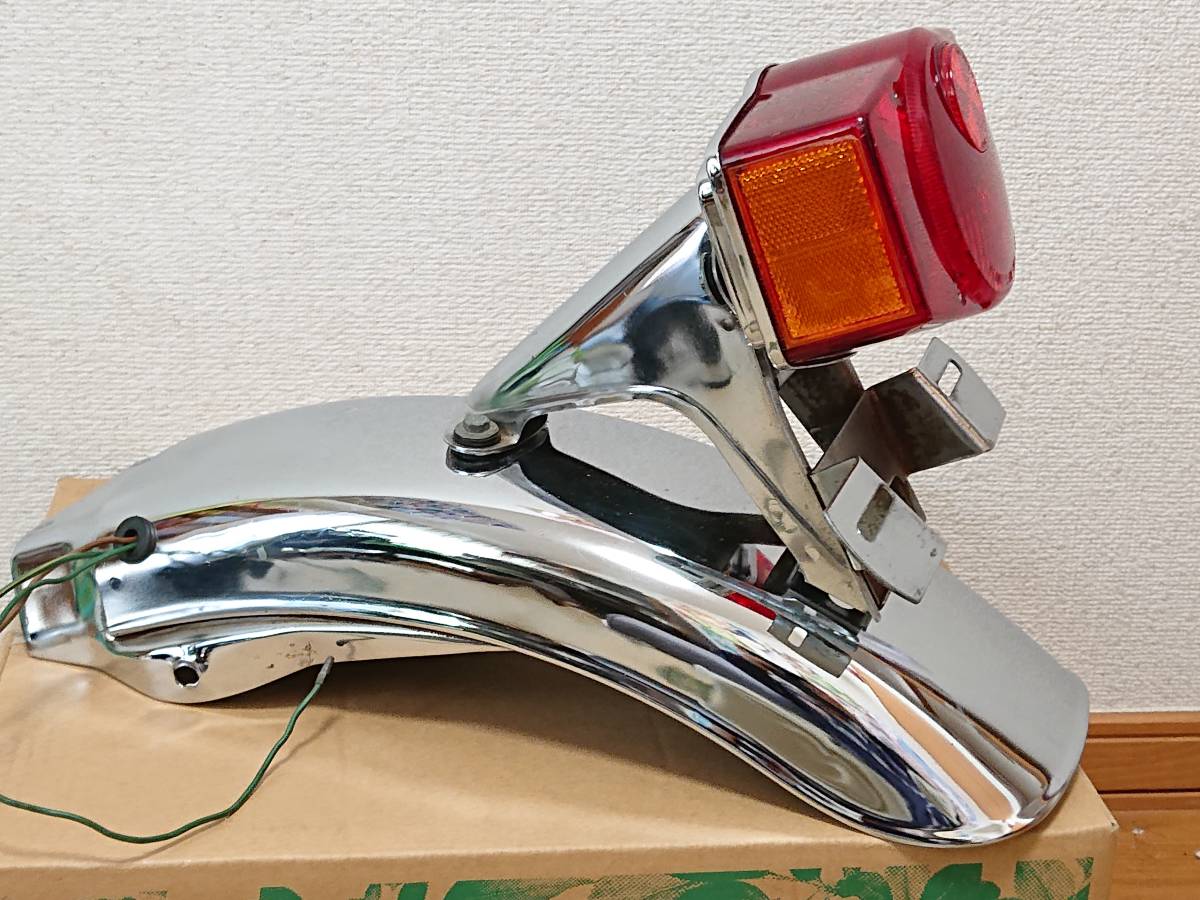ヨンフォア　純正リアフェンダー　テールランプ ホンダ CB400F ヨンフォア用 純正 リアフェンダー，テールランプ