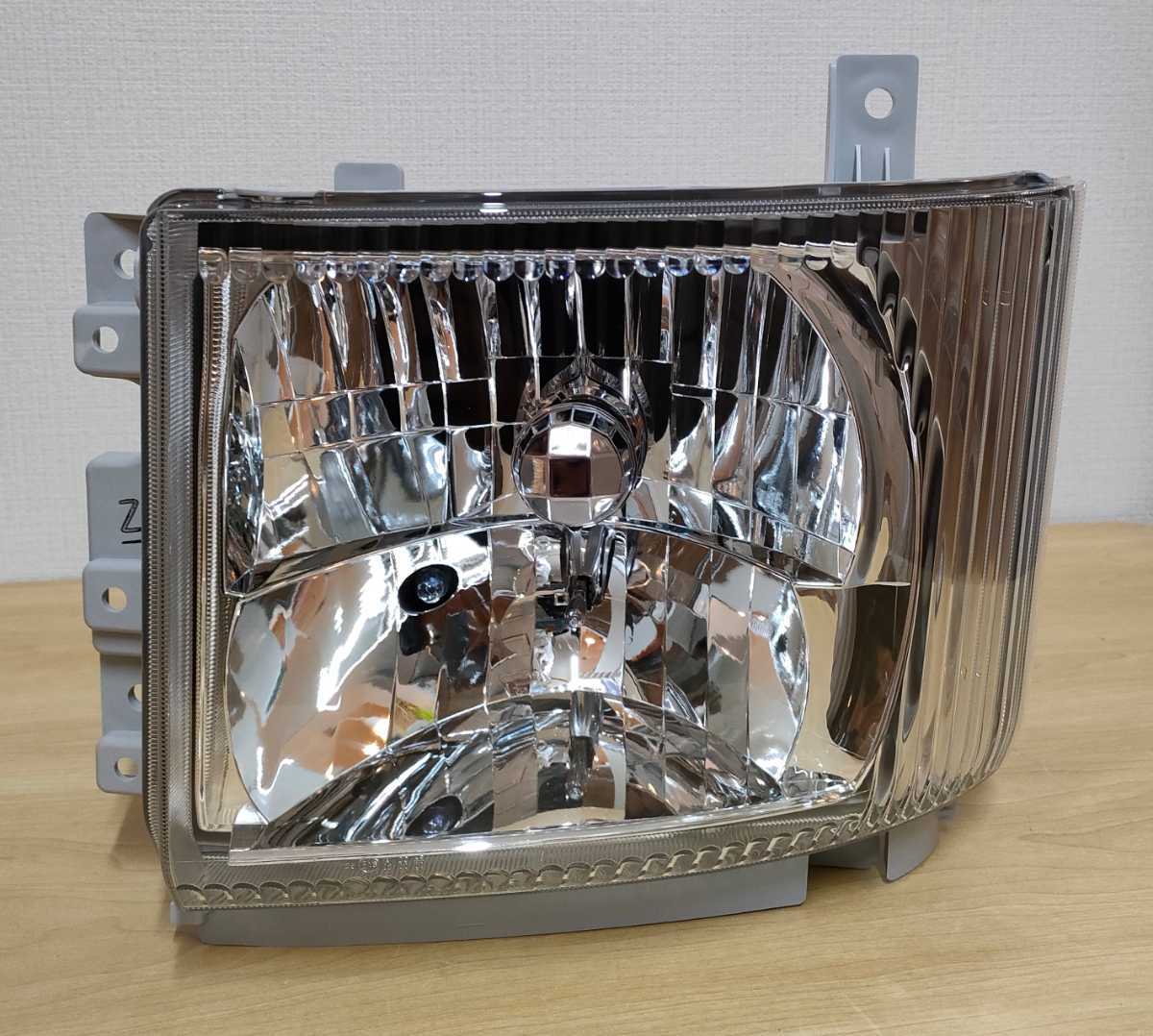 新品未使用）いすゞ ギガ フォワード エルフ 純正 HID ヘッドライト 左