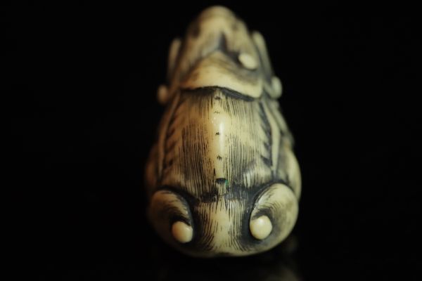 NOV007 牙彫根付 玉獅子根付 無銘 根付コレクション NETSUKE 提げ物