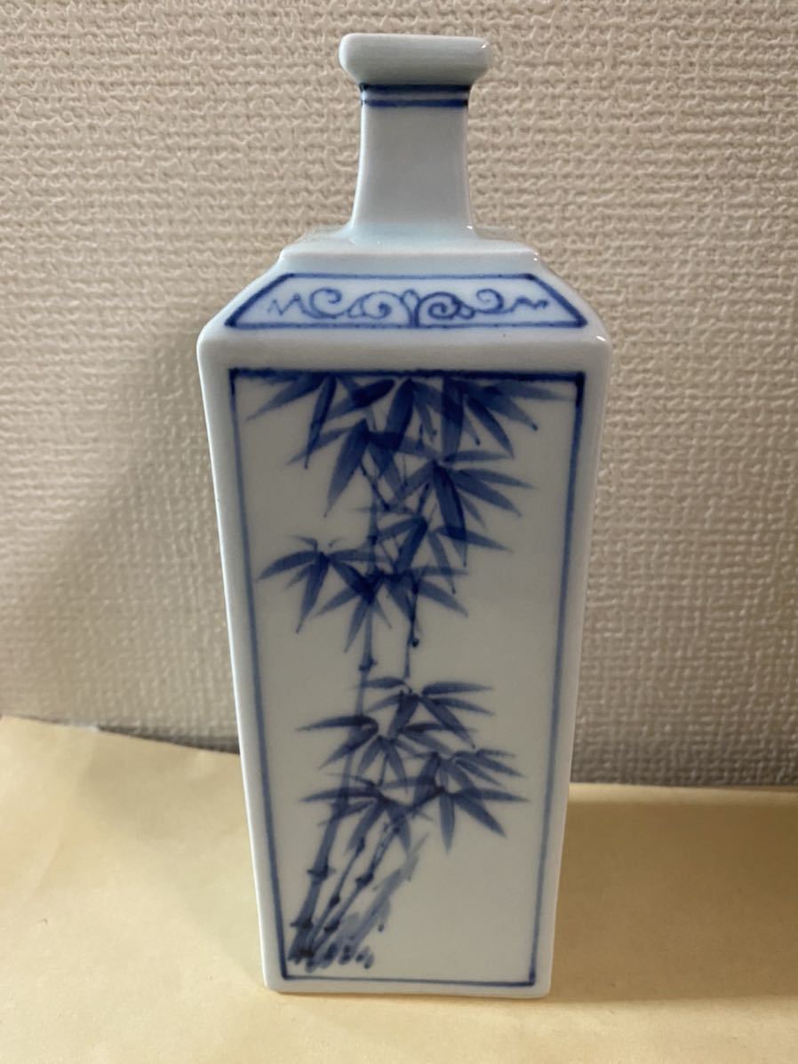 花瓶■韓国人間国宝 樊川窯【安東五作】白釉刷毛目唐草花紋 花器 韓国人間文化財■ 韓国人国宝〉樊川窯〈安東五〉李朝 写染付四君子文樣方瓶在銘高約20cm