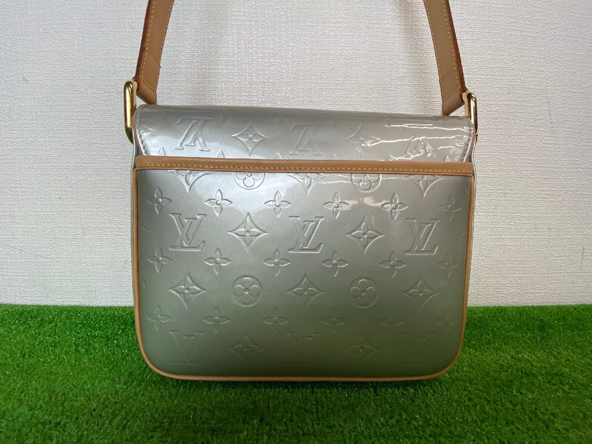 ♪宇都宮店【中古品】LOUIS VUITTON ルイヴィトン モノグラム ヴェルニ クリスティGM ショルダーバッグ 肩掛け 斜め掛け シルバー系 LOUIS モノグラム ルイヴィトン Japan | ヴィンテージ・中古ルイ
