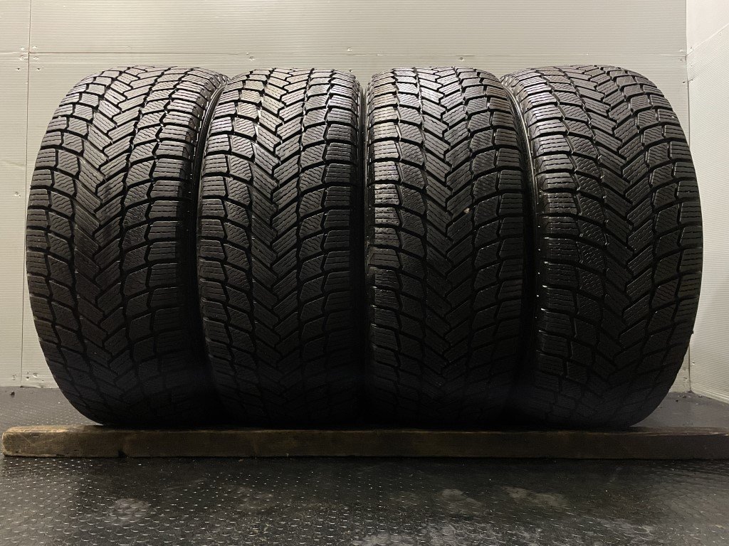 走行短め MICHELIN X-ICE SNOW SUV 245/45R20 20インチ スタッドレス 4 走行短め MICHELIN X-ICE SNOW SUV 245/45R20 20インチ スタッドレス 4