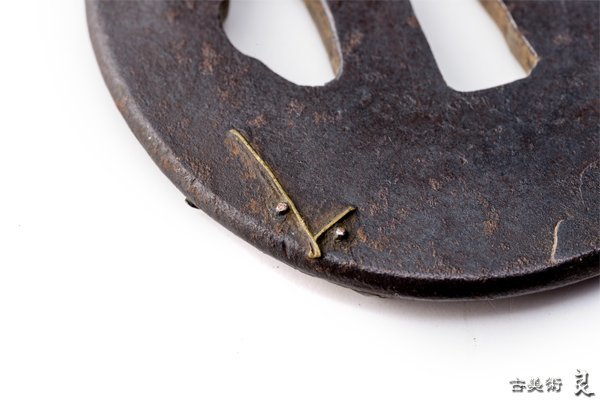 鉄鍔 三つ巴 家紋 金象嵌 金彩 刀装具 時代物 レトロ アンティーク 鉄