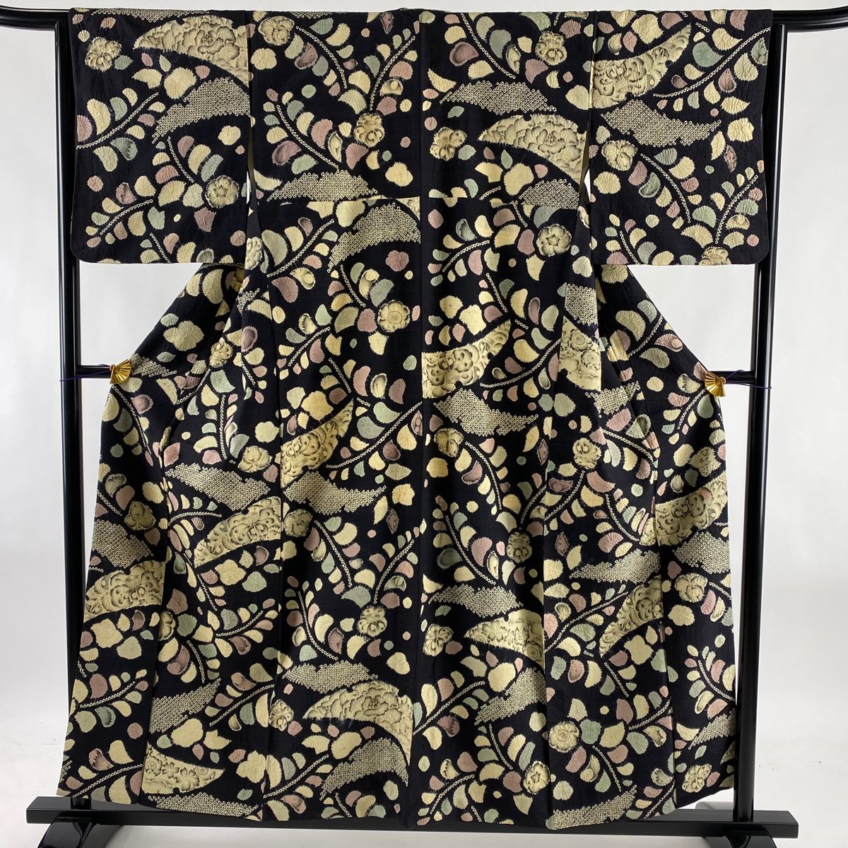【競ナビ】 小紋 名品 紬地 辻が花柄 絞り 黒 袷 身丈157cm 裄丈63.5cm S 正絹 【中古】
