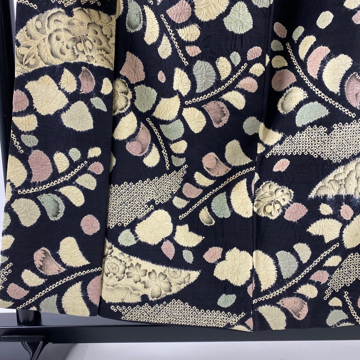競ナビ】 小紋 名品 紬地 辻が花柄 絞り 黒 袷 身丈157cm 裄丈63.5cm S 
