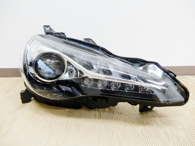 大人気，お得】 値下げ！ZN6 後期 TOYOTA 86 純正 LED ヘッドライト 右
