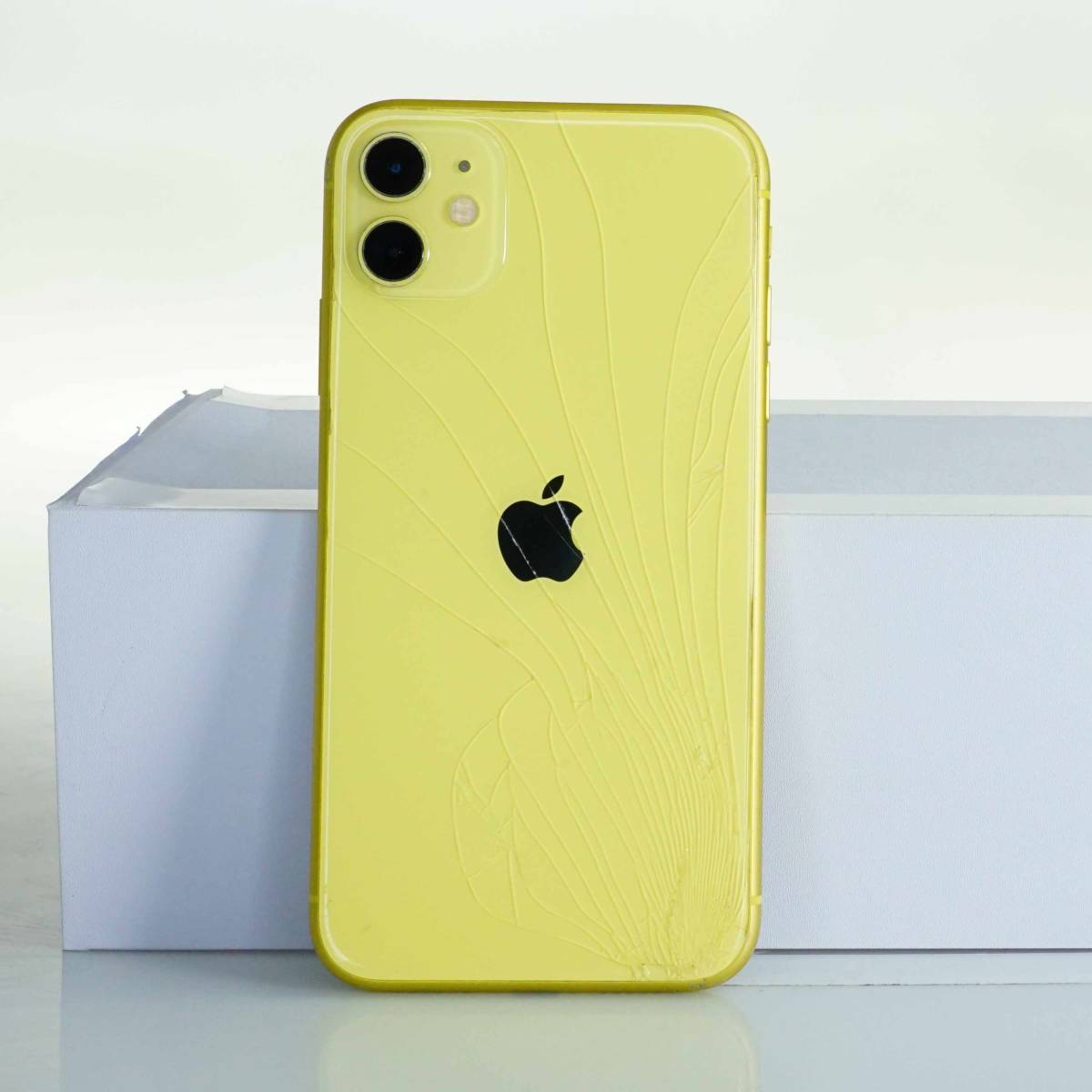 【美品】Apple iPhone 11 イエロー 本体　SIMフリー iPhone 11 256GB SIMフリ― イエロー 中古本体 訳あり品 MWMA2J/A 白ロム