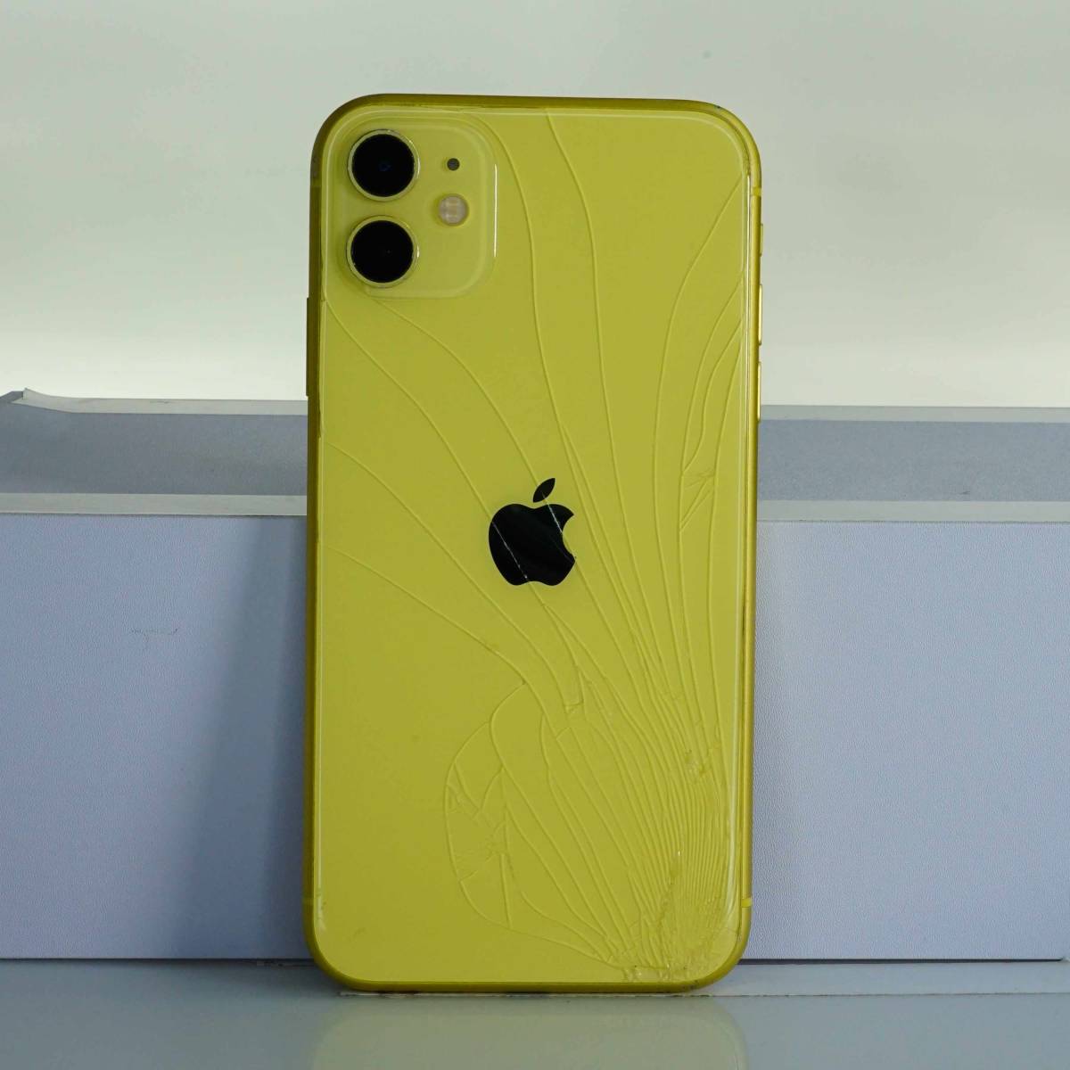 iPhone 11 256GB SIMフリ― イエロー 中古本体 訳あり品 MWMA2J/A 白ロム