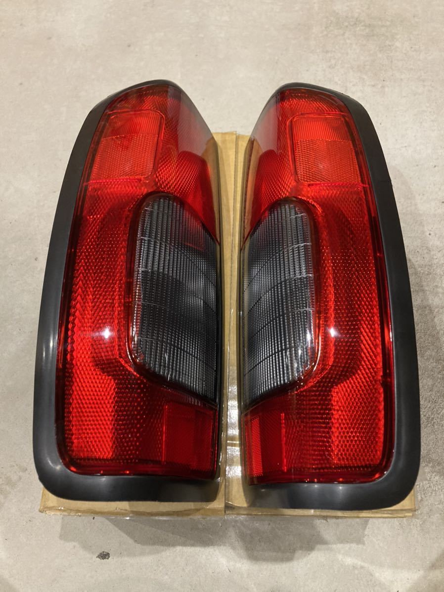  NISSAN FRONTIER 00-04 後期 US純正タイプ テールランプ D22 フロンティア ダットサン ダットラ USDM JPNベッド取付け変換ブラケット付(テールライト)｜売買されたオークション情報、yahooの商品情報を 日産用