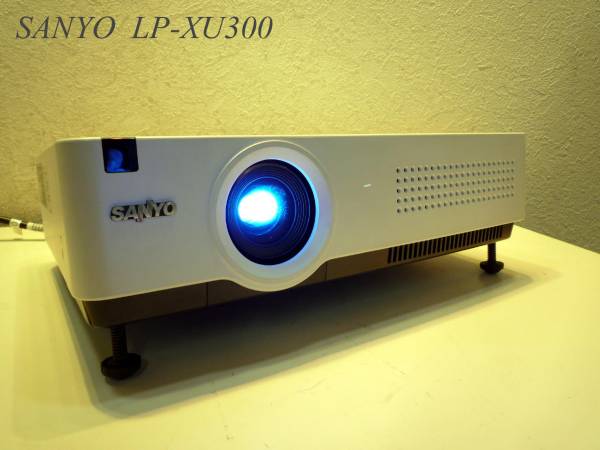 ◆SANYO　液晶プロジェクター　LP-XU300　ランプ184時間◆