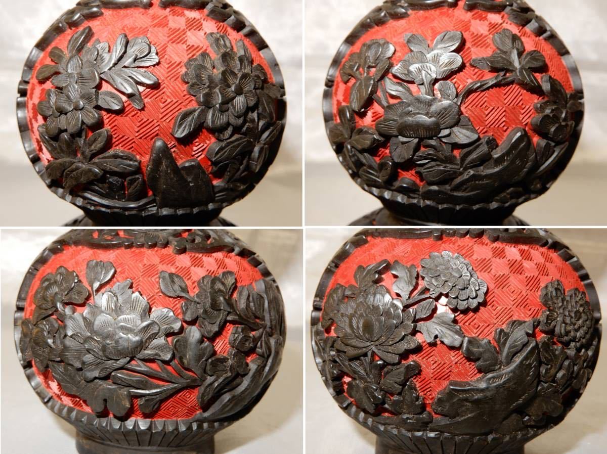 中国古玩 堆黒 堆朱 堆黒 花入 まとめて2品 花図 台座有り 共箱 中国