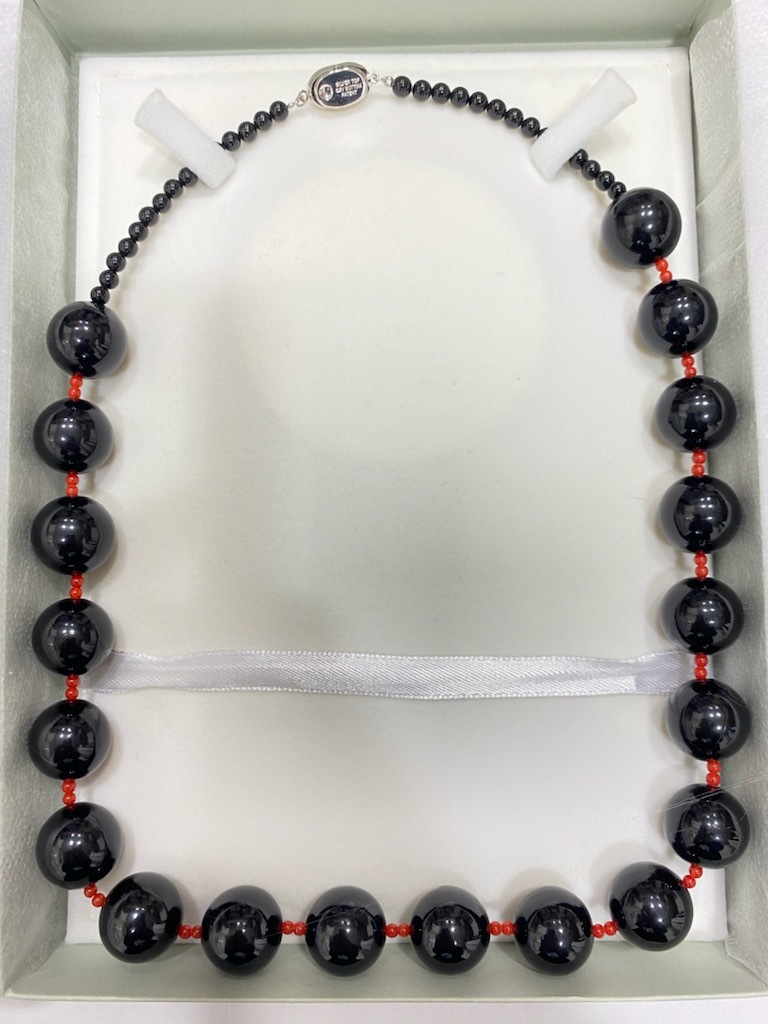 T☆中古品 珊瑚 サンゴ ネックレス 赤珊瑚 黒珊瑚 直径16.9㎜ 総重量69.9g 留め具 シルバー SILVER刻印 保証書付き ネックレス サンゴ 珊瑚 ひ735 買取専門店さすがや 詳細不明