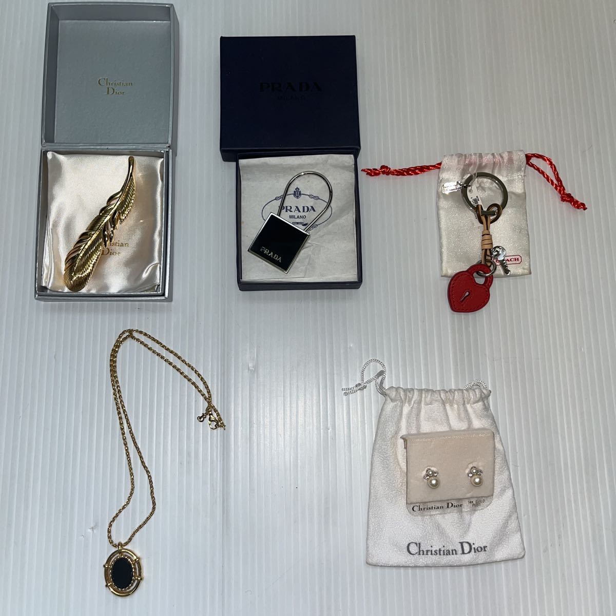 レディース アクセサリーChristian Dior ブローチ ピアスPRADA 