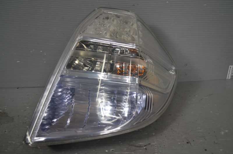 ベンツ Cクラス W205 後期 左ヘッドライト 中古 中古 メルセデス・ベンツ Cクラス W205 後期 純正 LED ヘッドライト 右