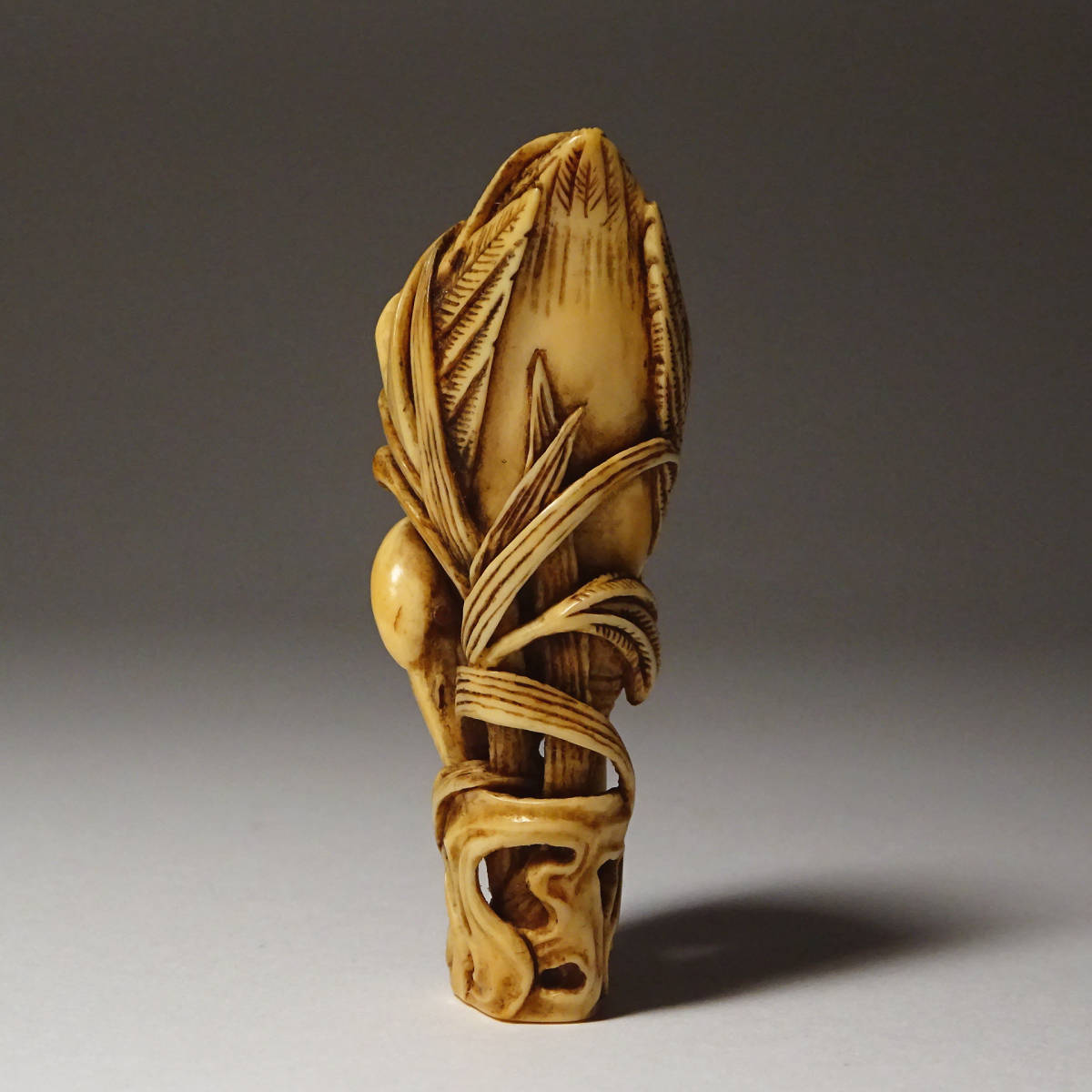 コレクター蒐集品委託出品 時代提物 『東珉』銘 鷺図 立根付 Netsuke