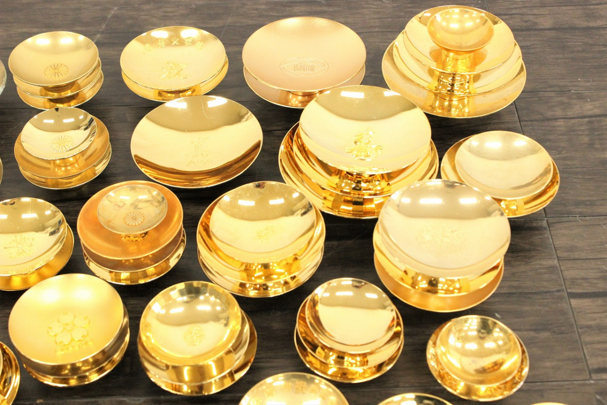 せ*ん様 金杯など 約8.5kg 金メッキ製品大量まとめ 24KGP ゴールドメ 行董】 ☆大量☆ 金杯 総重量10kg 金盃 盃 酒器 など 24KGP 金メッキ