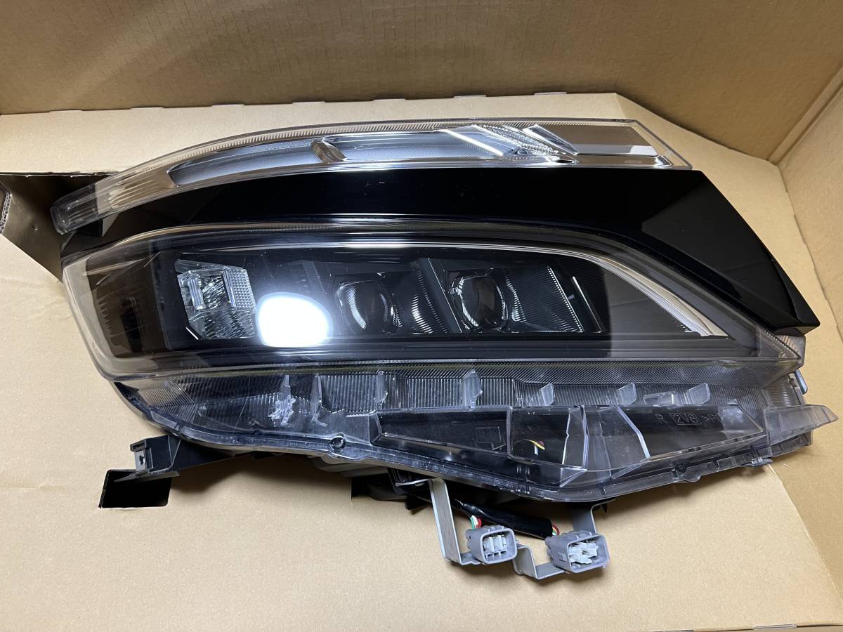 ZWR80 左ヘッドライト LED ノア 割れ無し ヴォクシー エスクワイア 車