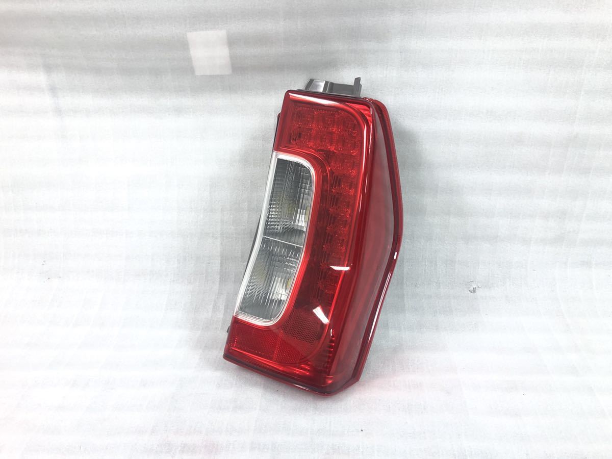 LA600S タント カスタム 右テールランプ 美品 LED LA600S タント 220-51391 LA610S KOITO タントカスタム