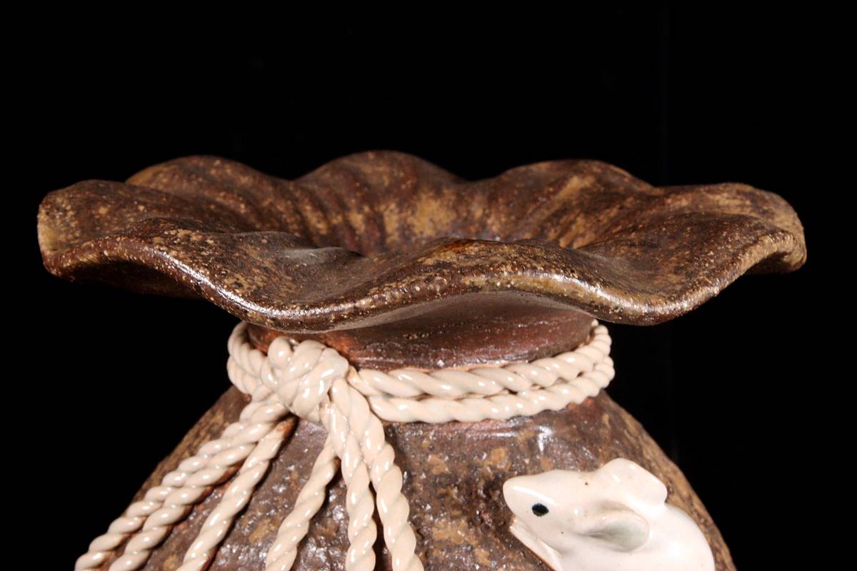 ◇楾◇ 時代 信楽焼 在銘 宝袋鼠付花瓶 29cm 箱付 唐物骨董 [N374]R
