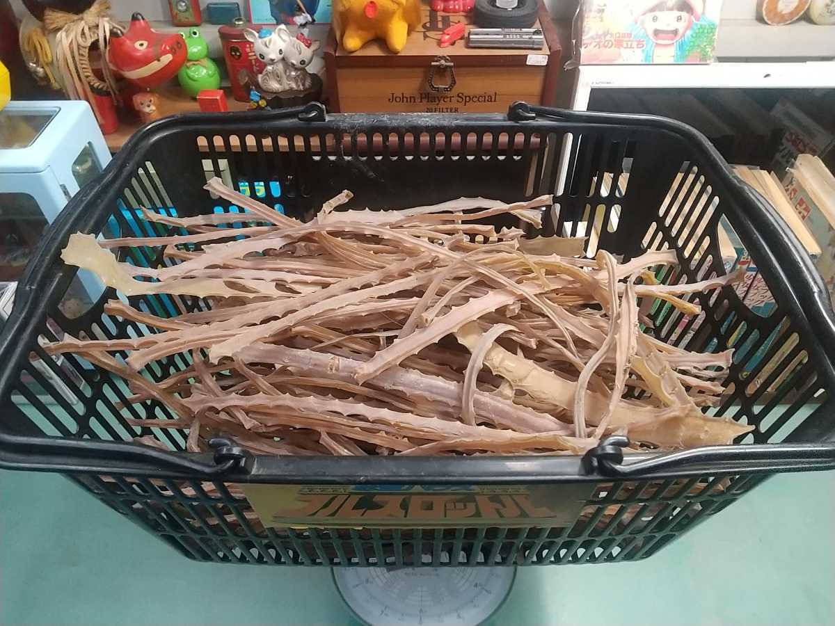 天然物の膠　にかわ まとめて約1.7kg 日本画材料　伝統工芸　修復 ニカワ 和膠　棒膠　無添加　画材